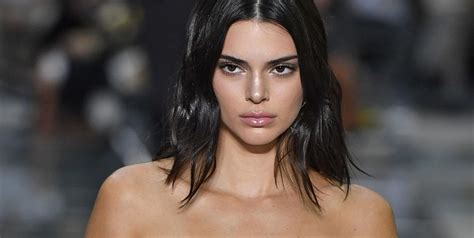 Kendall Jenner had a steamy solo photo shoot before bedtime last night, and fans cannot seem to get over it. The supermodel shared an Instagram slideshow featuring photos and videos of herself ...